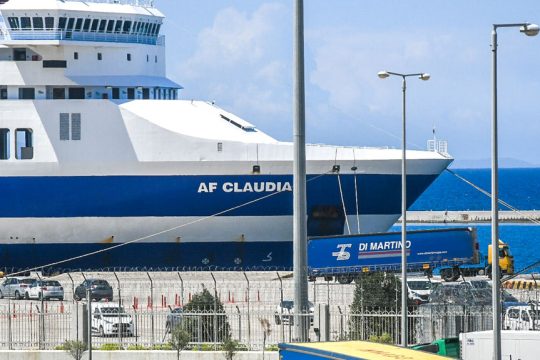Το «AF Claudia» στο λιμάνι της Πάτρας